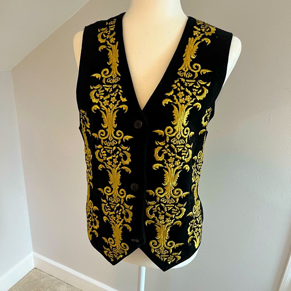 Black suede vest with gold embroidered design. Size Medium Cedars brand.